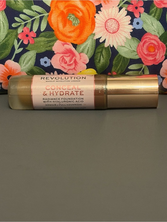 Revolution Other - Revolution Conceal & Hydrate Radiance Foundation Shade F14